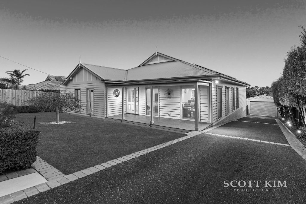 22 Cash Grove,  MOUNT WAVERLEY  VIC