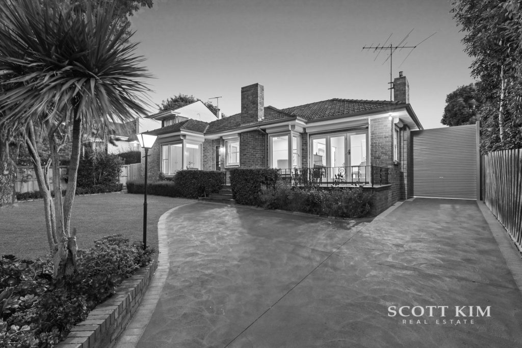 52 Windsor Avenue,  MOUNT WAVERLEY  VIC