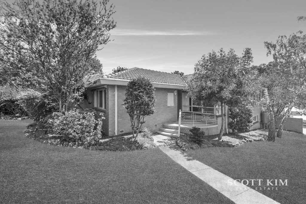 7 Benwerrin Drive,  BURWOOD EAST  VIC