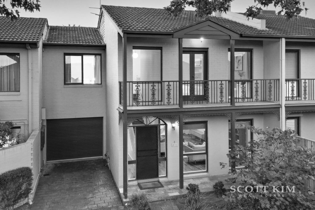 2/12 Parkside Street,  ELSTERNWICK  VIC