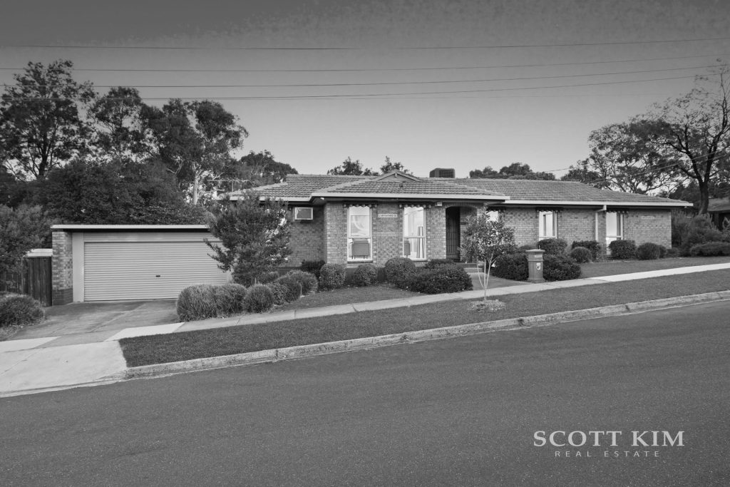2 Wynyard Street,  GLEN WAVERLEY  VIC