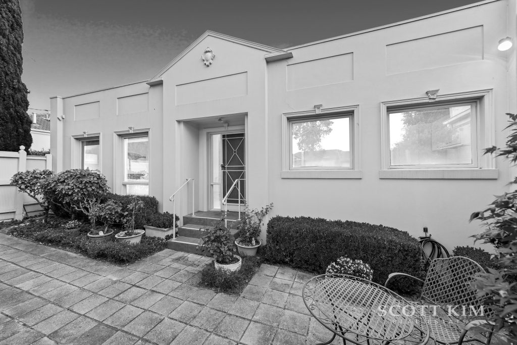 28 McIntyre Street,  BURWOOD  VIC