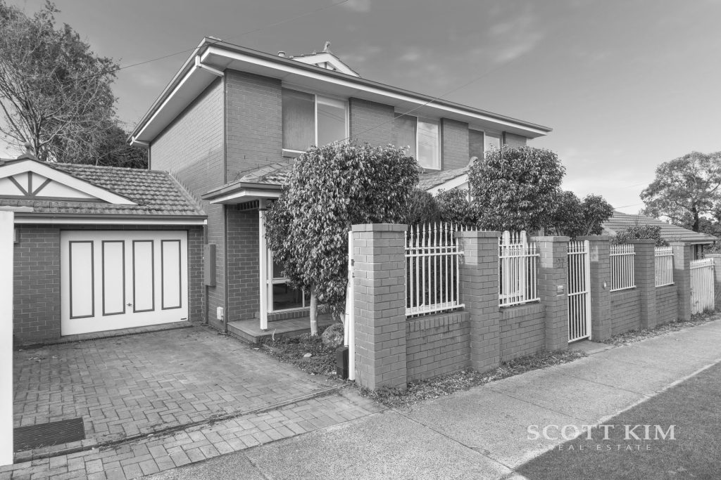 27 Munro Avenue,  MOUNT WAVERLEY  VIC