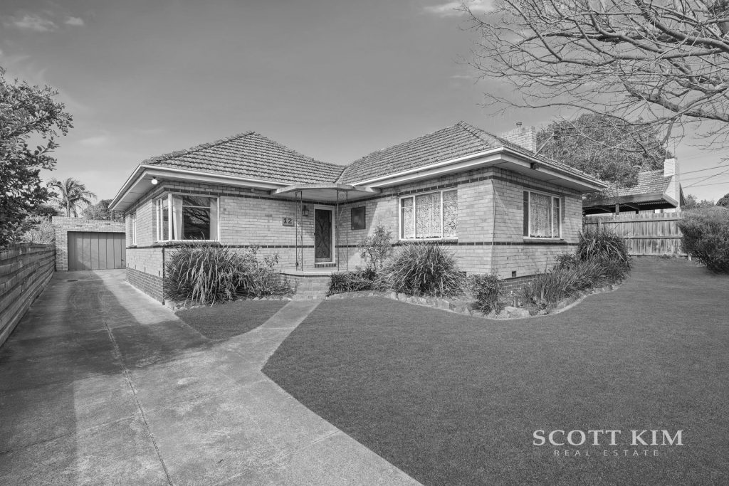 12 Malcolm Court,  MOUNT WAVERLEY  VIC