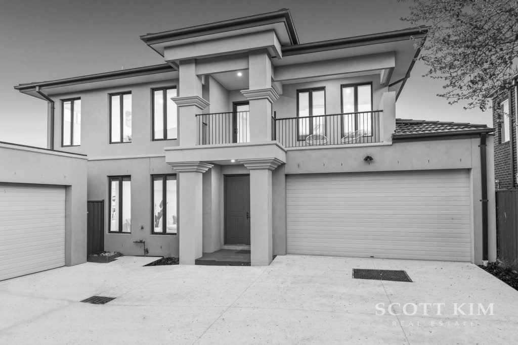 2/1 Hemsley Promenade,  POINT COOK  VIC