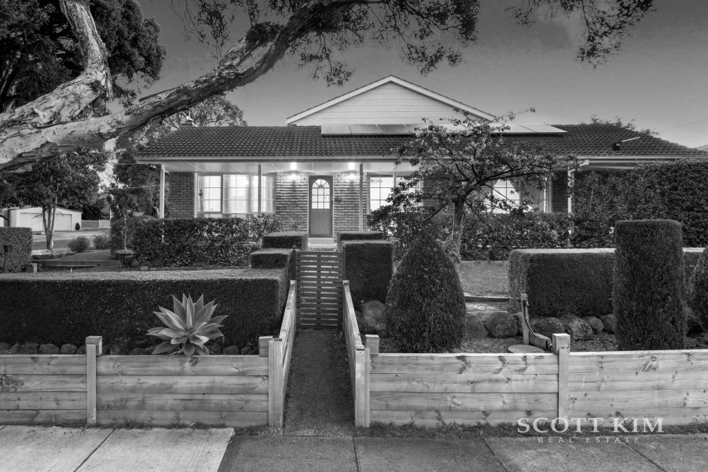 36 Canova Drive,  GLEN WAVERLEY  VIC