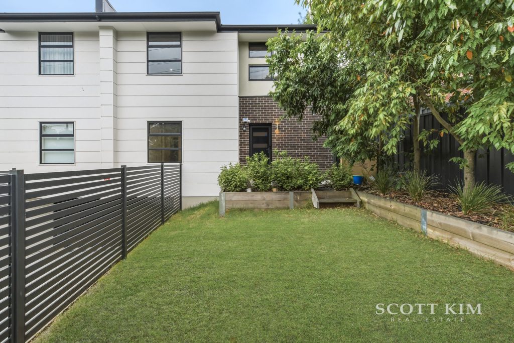 1/106 Warrigal Road, <br> CAMBERWELL  VIC  3124