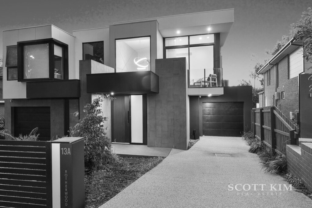 13a Rotherwood Drive, <br> MALVERN EAST  VIC  3145