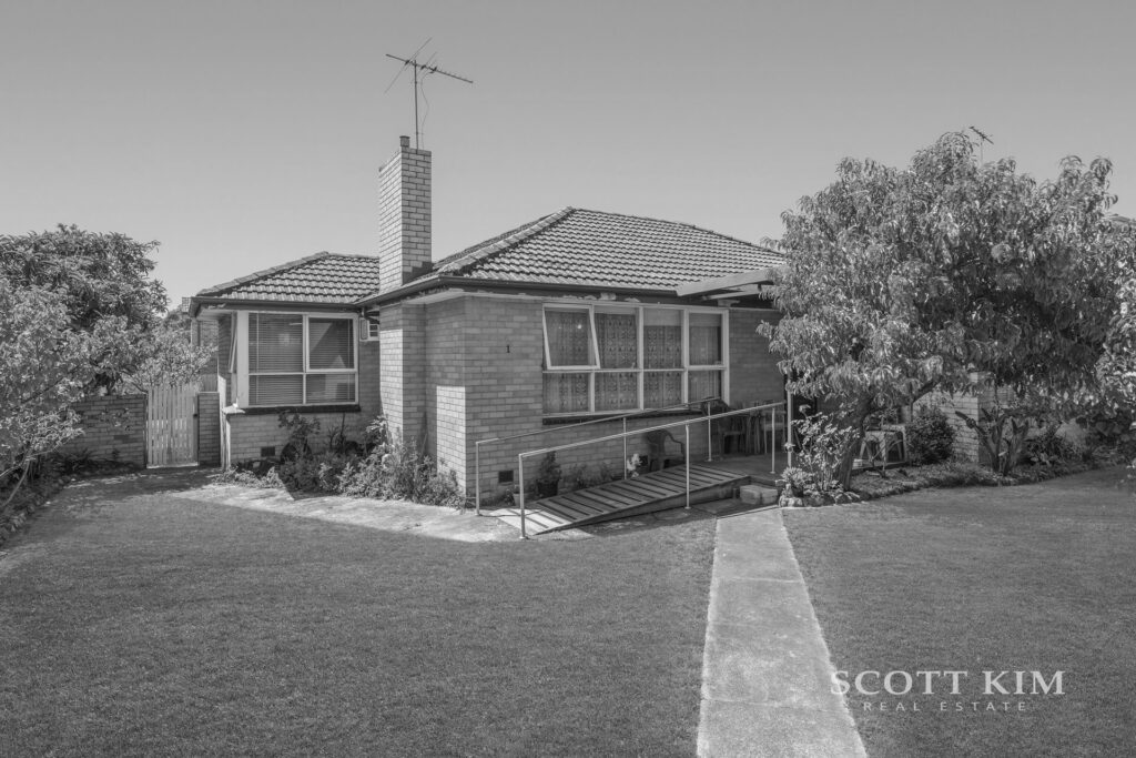 1 Romney Court,  MOUNT WAVERLEY  VIC