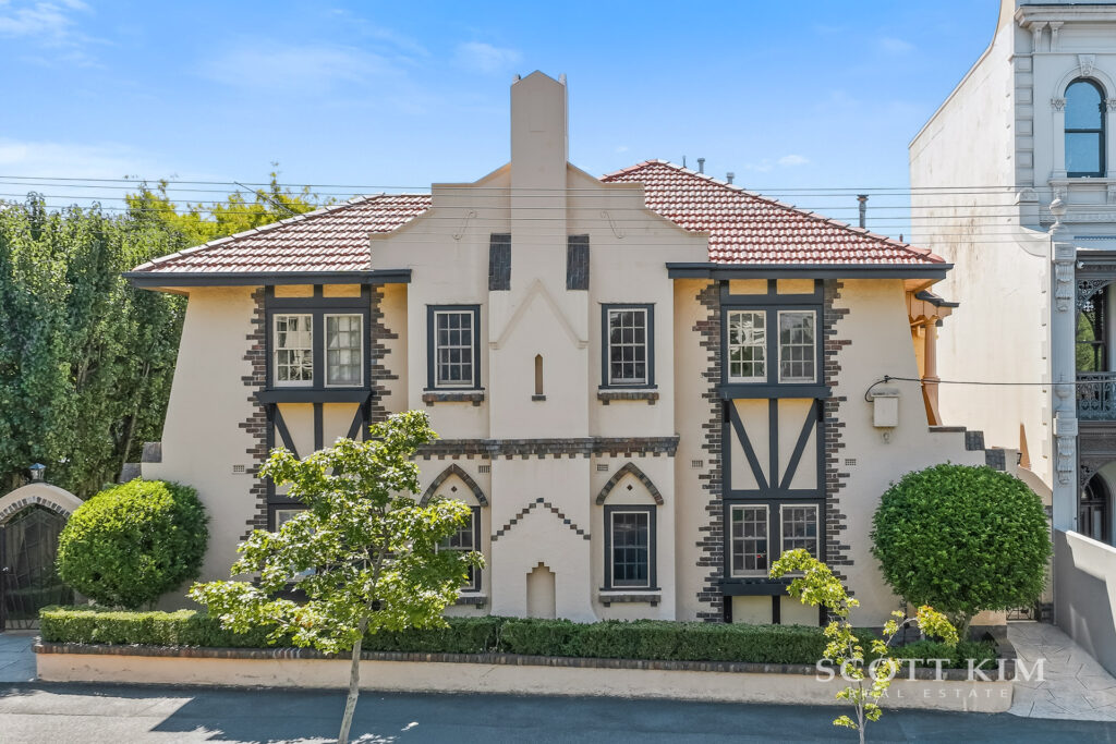 8/100 Hotham Street, <br> EAST MELBOURNE  VIC  3002