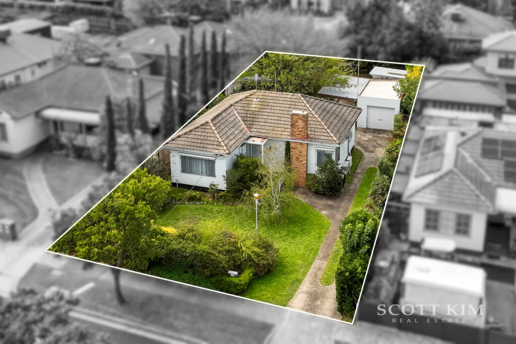 10 Lavidge Road, <br> ASHWOOD  VIC  3147