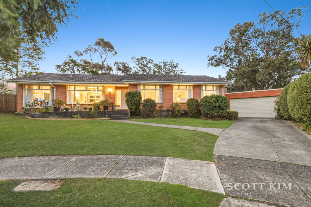 3 Holly Court, <br> BAYSWATER  VIC  3153