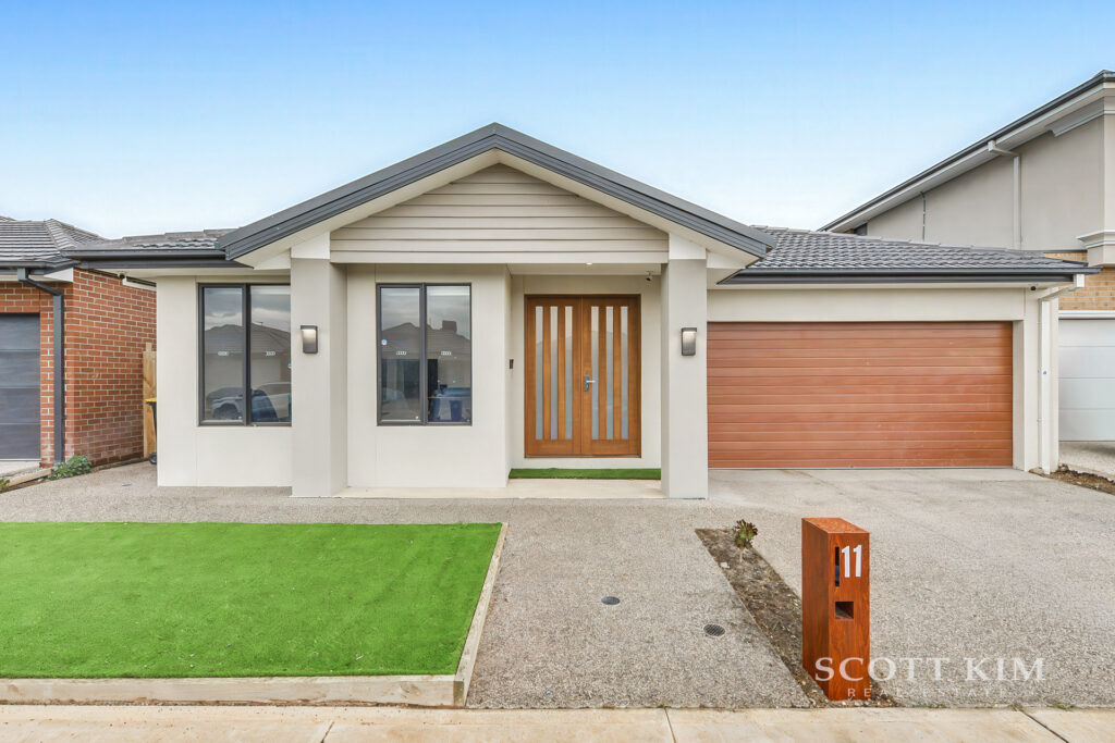 11 Barnmead Street, <br> DEANSIDE  VIC  3336