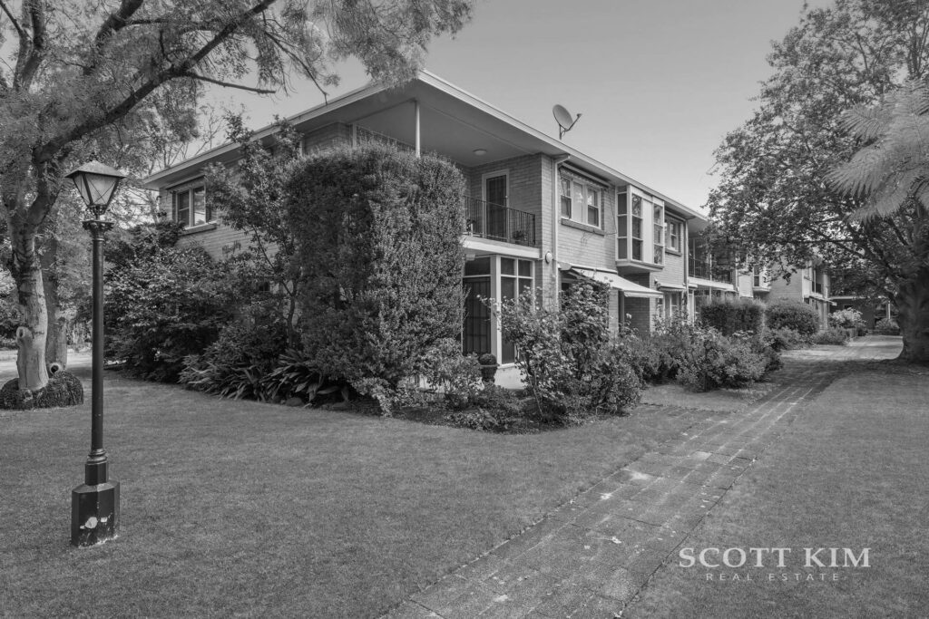 14/3 Boston Road, <br> BALWYN  VIC  3103
