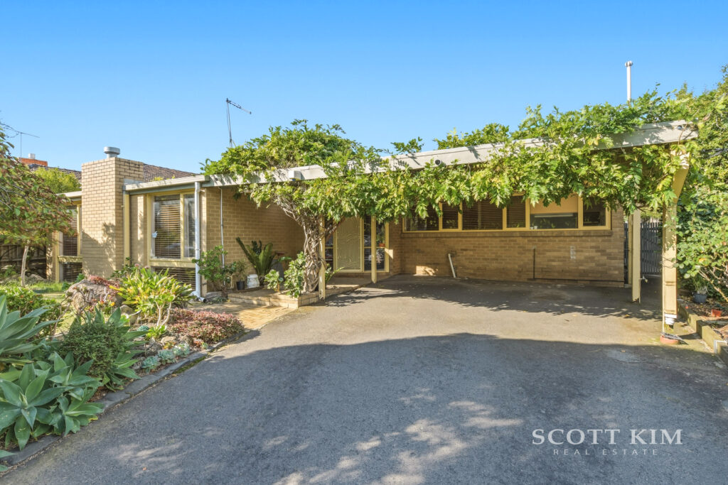 14 Midway Street, <br> MOUNT WAVERLEY  VIC  3149