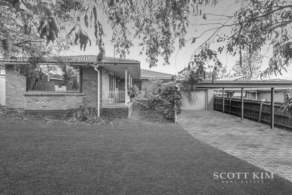 2 Diamond Avenue,  GLEN WAVERLEY  VIC