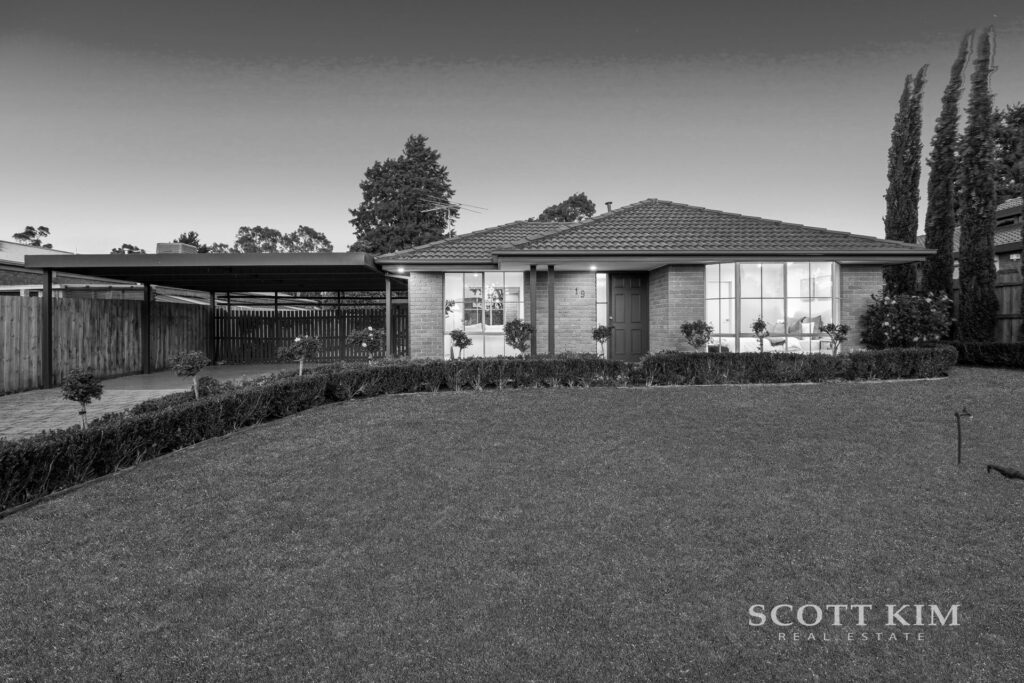 19 Turramurra Drive,  ROWVILLE  VIC