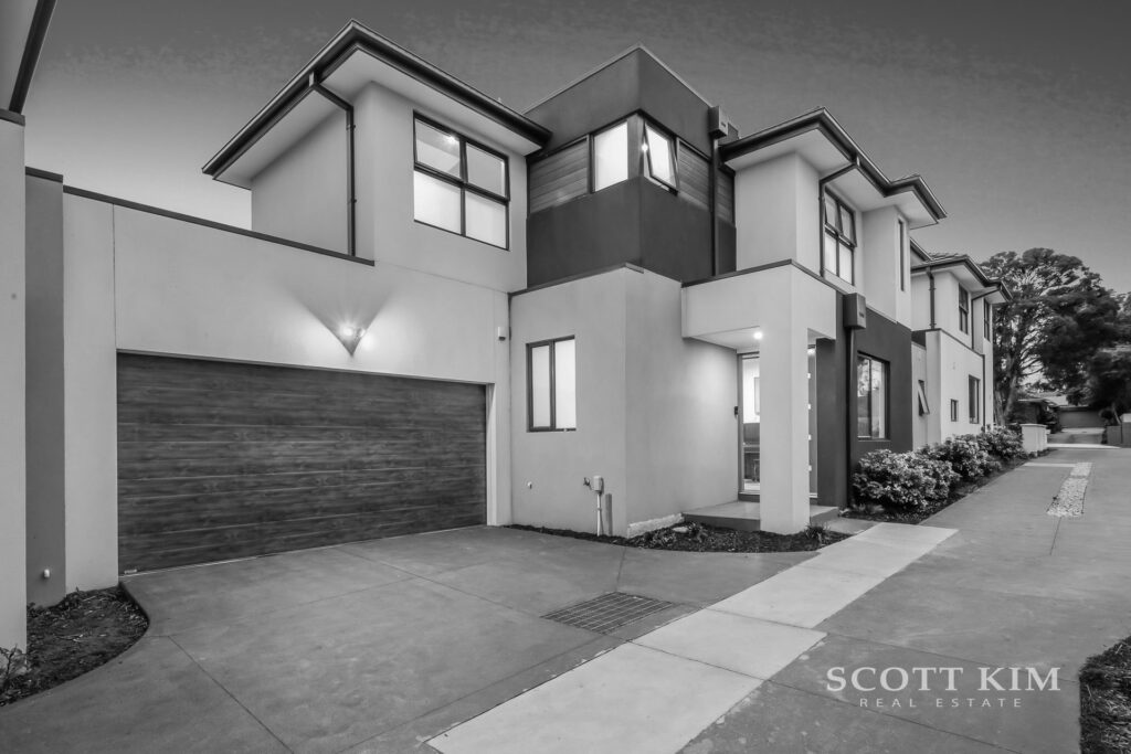 2/24 Wridgway Avenue,  BURWOOD  VIC