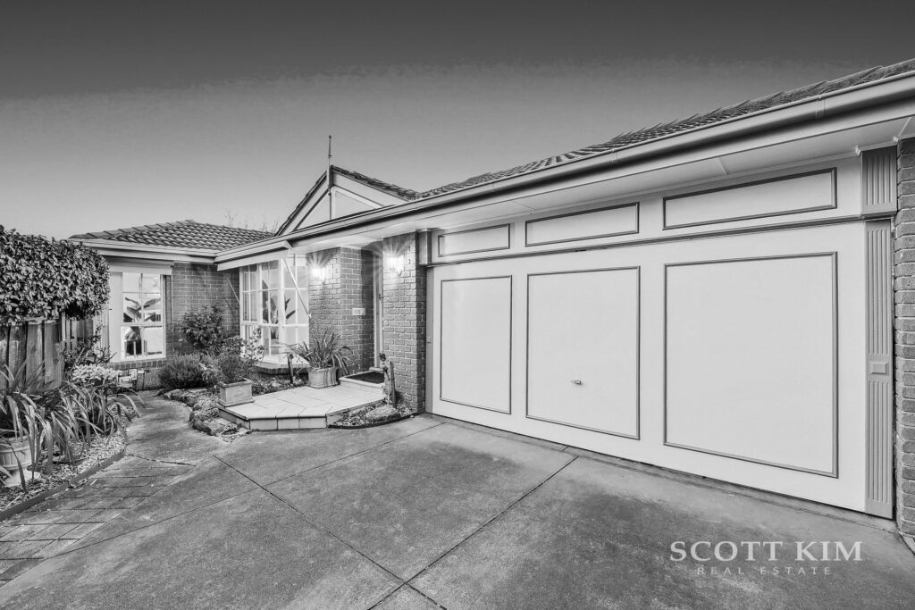 2/23 Headingley Road,  MOUNT WAVERLEY  VIC  3149