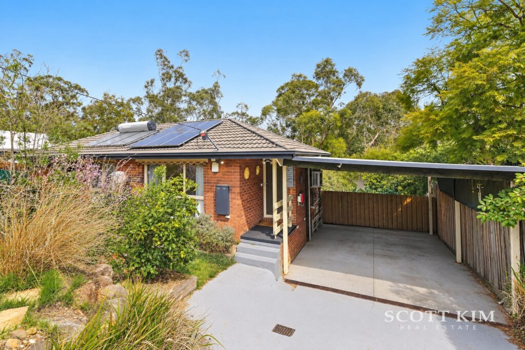 18 Greengable Court,  CROYDON HILLS  VIC  3136