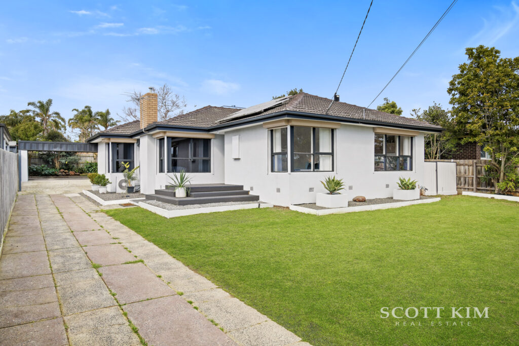 7 English Avenue,  SCORESBY  VIC  3179