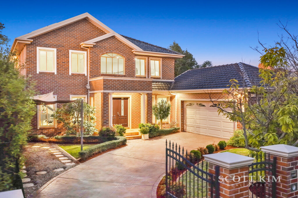19 Charlton Street,  MOUNT WAVERLEY  VIC  3149