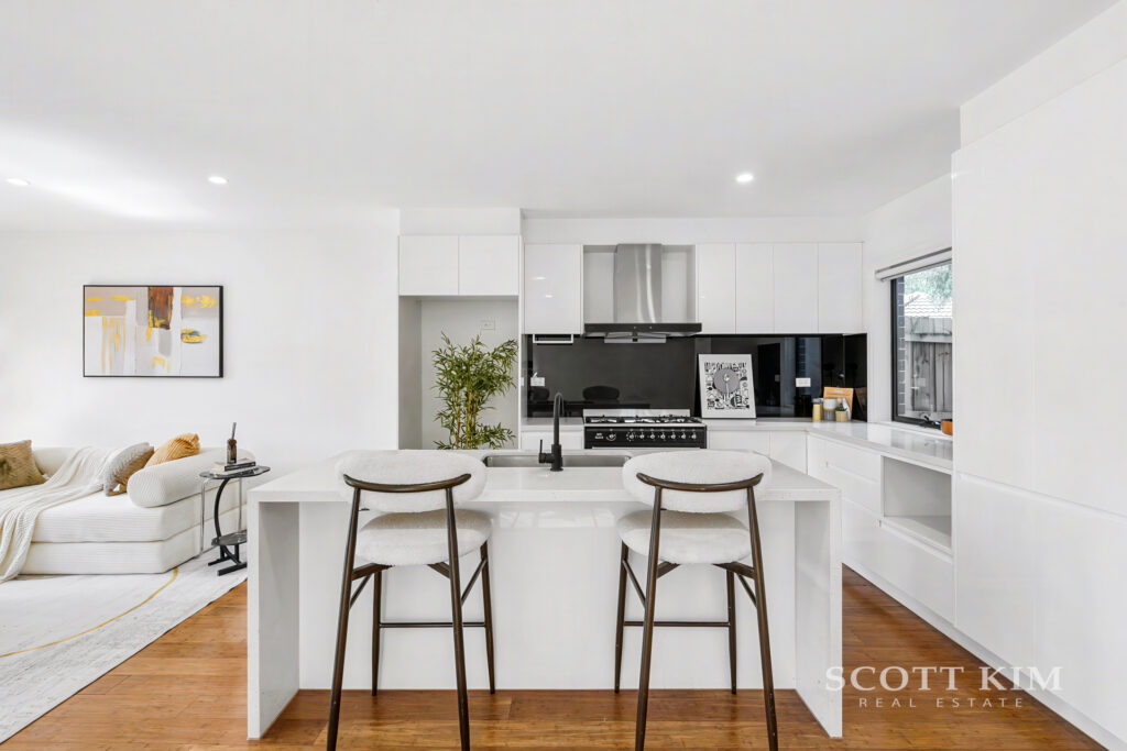 15 Bernard Street,  MOUNT WAVERLEY  VIC  3149