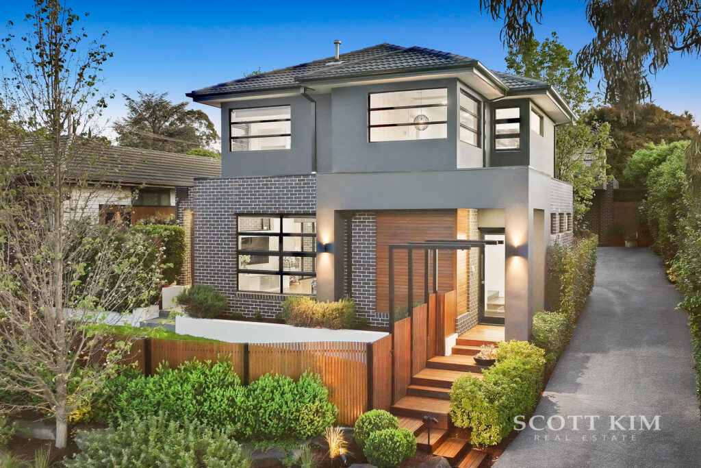 1/2 Lynden Grove,  MOUNT WAVERLEY  VIC  3149