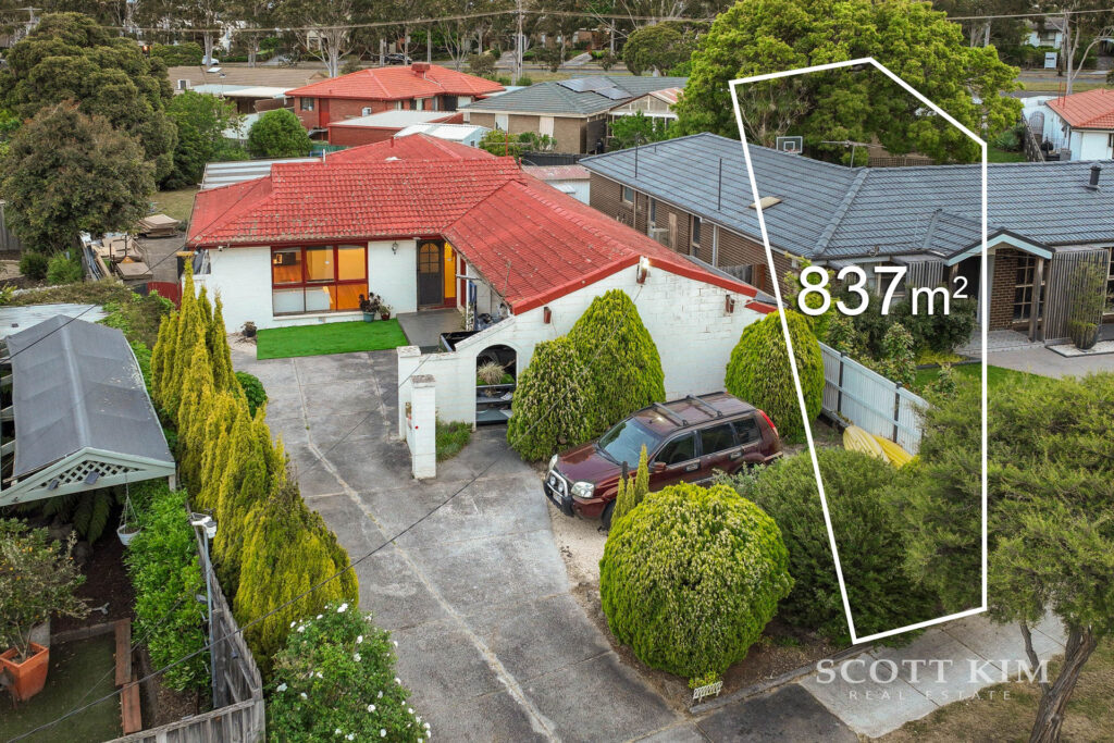 1 Lanark Court,  GLEN WAVERLEY  VIC  3150